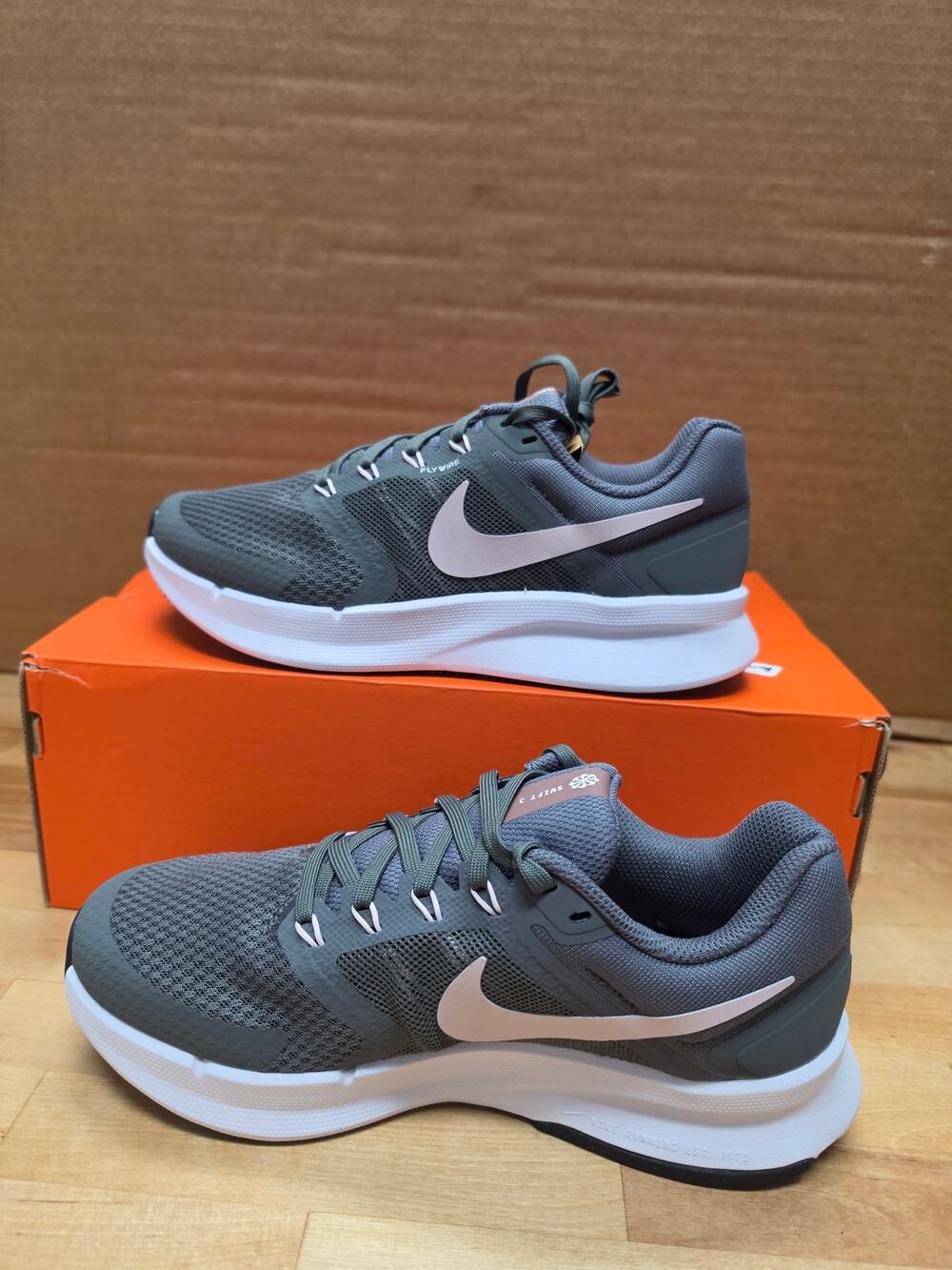 NIKE Run Swift 3 Running Shoes Women’s Size 7 Wide